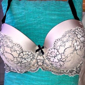 Victoria’s Secret Dream Angels Demi bra 34DD